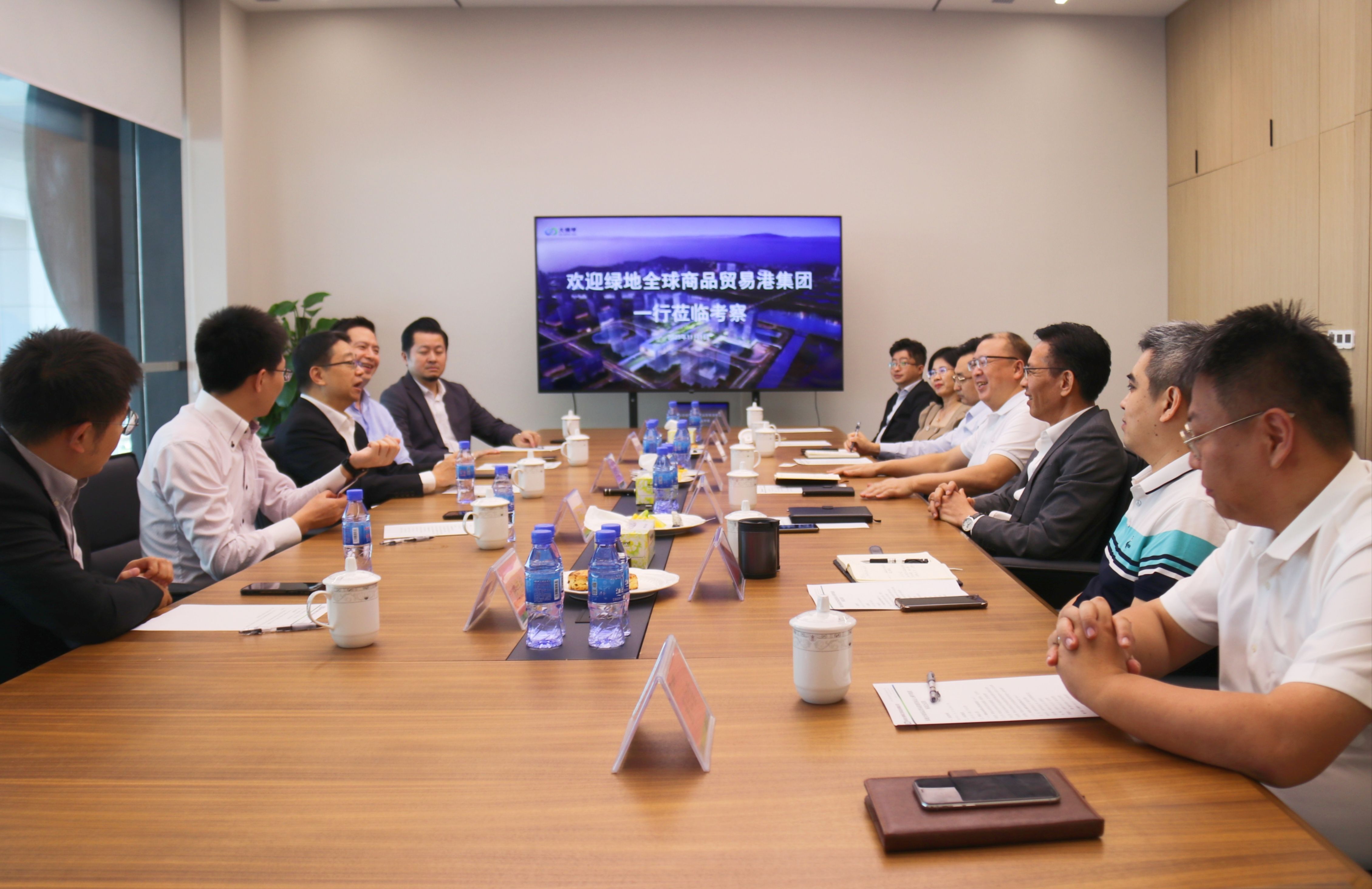 會(huì)議合影.jpg